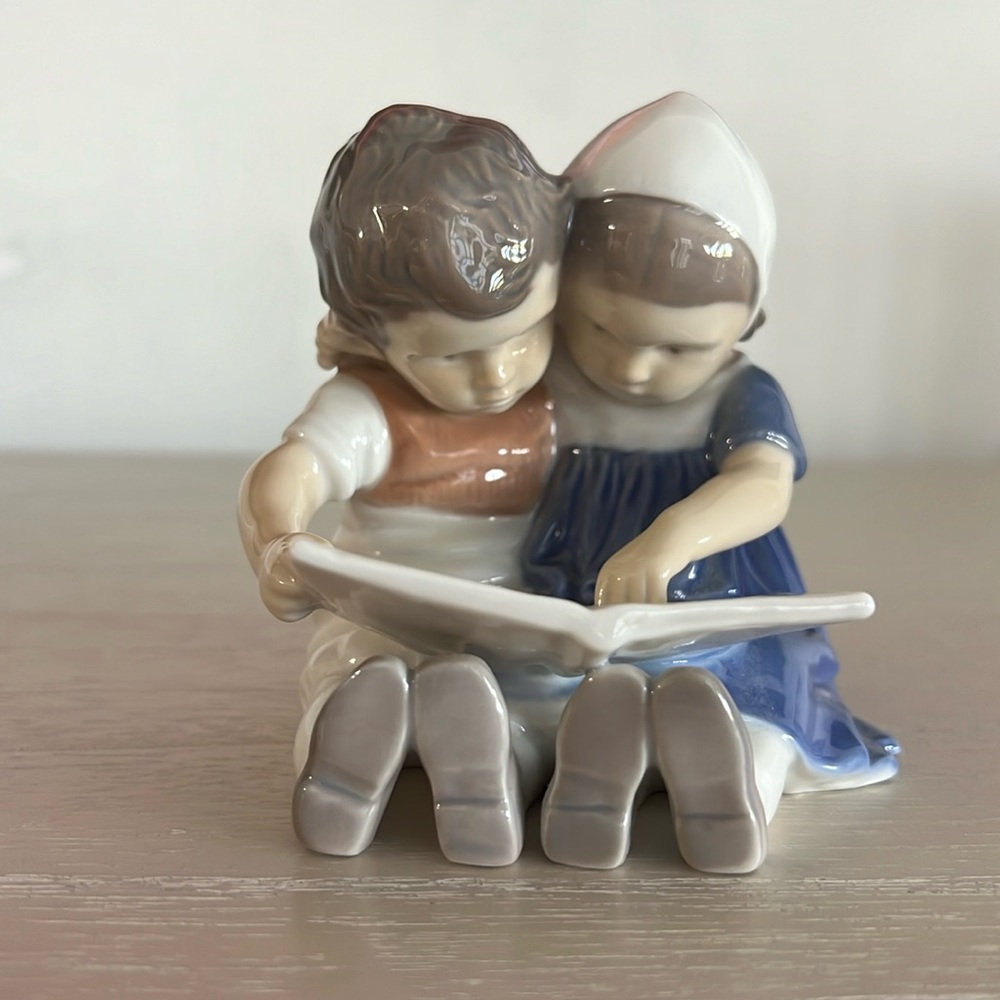Bing & Grondahl Children Reading #1567 Hand Painted Vintage Porcelain Figurine